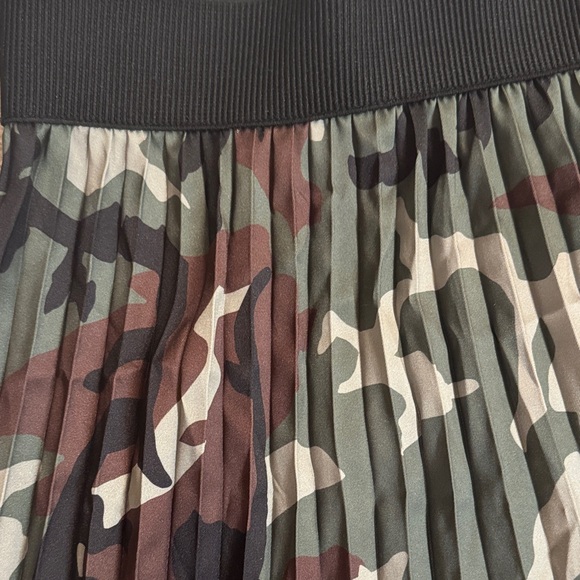 H&M Camouflage A-Line Skirt with Lace Trim - Picture 2 of 8